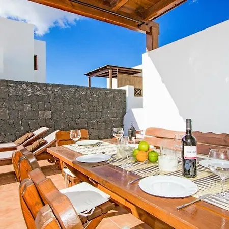 Villa In Playa Blanca Sleeps 6 Includes Swimming Pool Air Con And Wifi 6