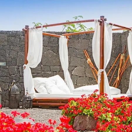 In Playa Blanca Sleeps 6 Includes Swimming Pool Air Con And Wifi 6 Villa *