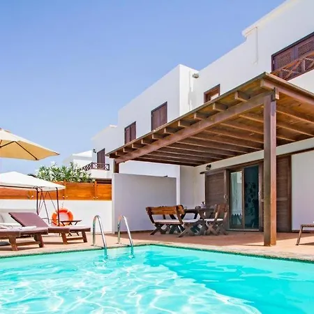 In Playa Blanca Sleeps 6 Includes Swimming Pool Air Con And Wifi 6 *