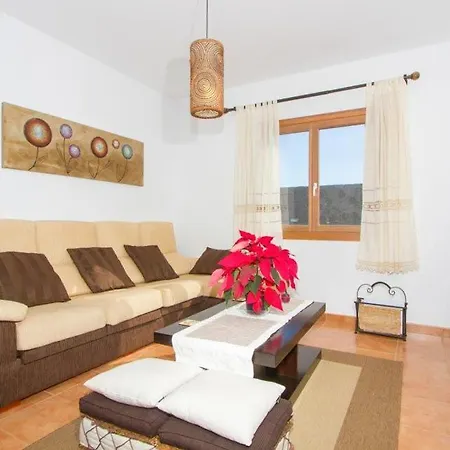 In Playa Blanca Sleeps 6 Includes Swimming Pool Air Con And Wifi 6 Villa *