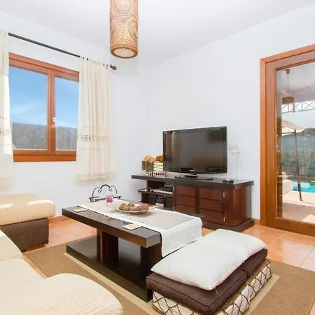 In Playa Blanca Sleeps 6 Includes Swimming Pool Air Con And Wifi 6 *